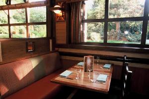 Ресторан Hunters Grill отеля Sequoia Lodge в Диснейленде в Париже