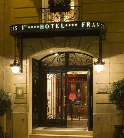 Фасад отеля François Ier 4**** в Париже