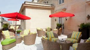Терасса отеля MAJESTIC VILLA & HOTEL в Париже